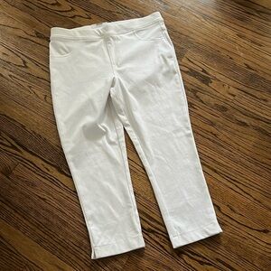 Time and Tru fitted stretch white capri